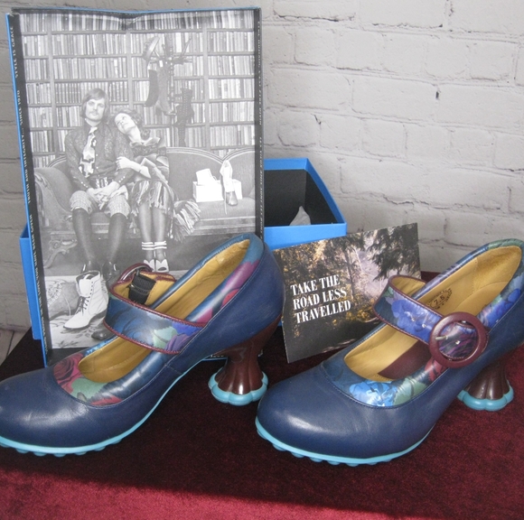 SOLD* Discontinued John Fluevog Blue Floral Ceres Heels, 7.5 with original box - Picture 4 of 16